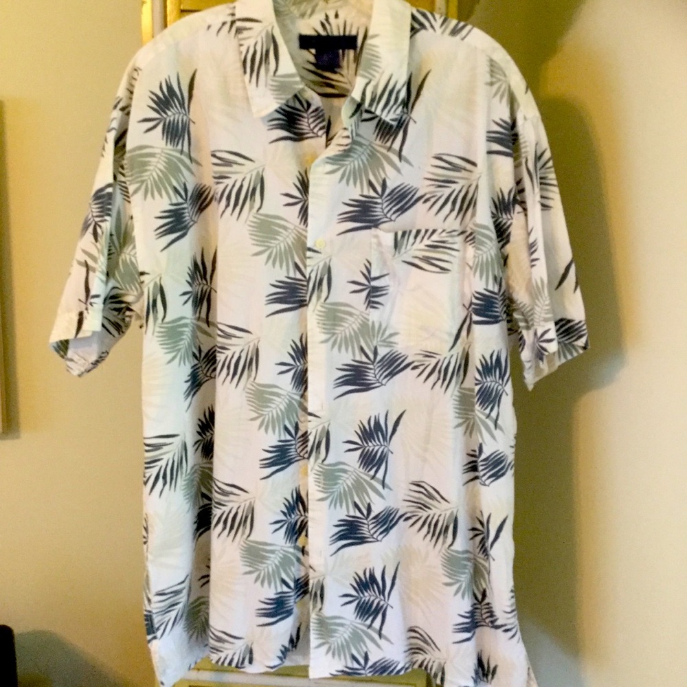 Men’s size large Hawaiian floral short sleeve